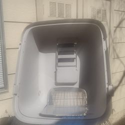 Enclosed Kitty Litter Box 