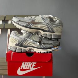 Nike Zoom Vomero 5 Silver Grey Sneakers