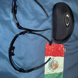 Oakleys 