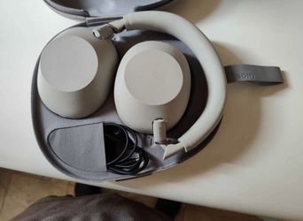 Sony WH-1000XM6 white