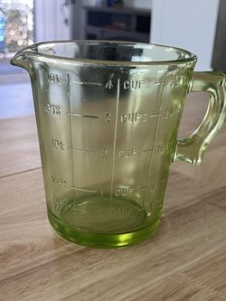 Uranium Glass 32oz.(4 Cups) Measuring Cup