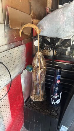 Santa muerte statue