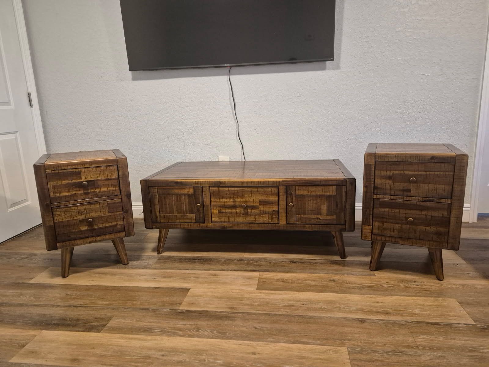 2 Sofas & 3 Tables