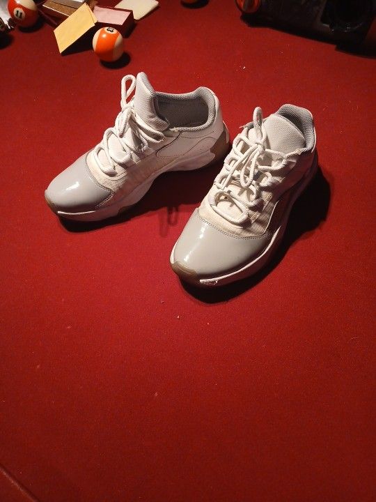 Wmns Jordan 11's