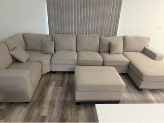 Large Sectional Sofa with Matching Ottoman – Excellent Condition