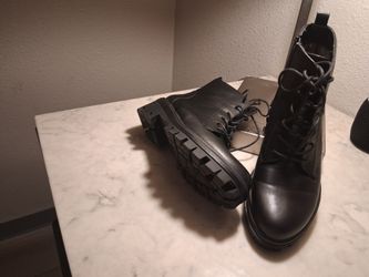 Woman's Black Boots