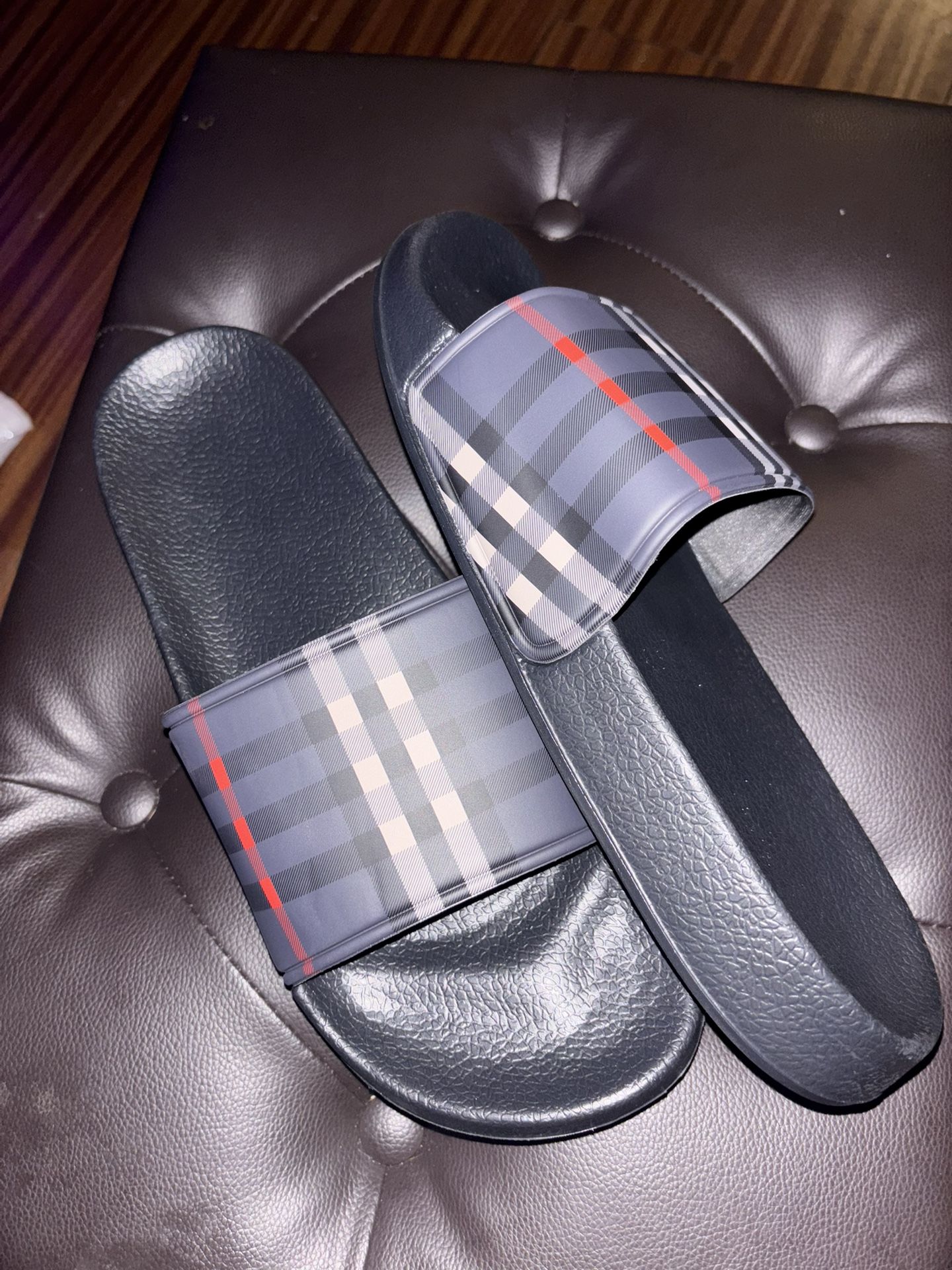 Burberry Style Slides Size 9.5 Men’s 