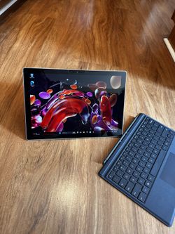 Microsoft Surface Pro 5 Tablet,12.3 inch (2736 x 1824), Intel Core i5-7300U  2.6 GHz, 8 GB RAM 256GB SSD, CAM, Win 11 Pro with charger in Excellent Wor  for Sale in Aurora, IL - OfferUp