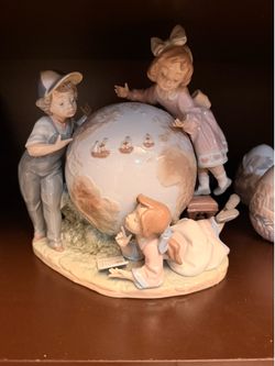 LLADRO Figurine The Voyage Columbus Children Exploring Globe