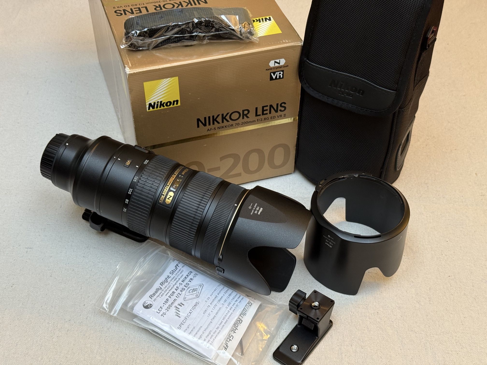 Mint Nikon 70-200 VRII Lens