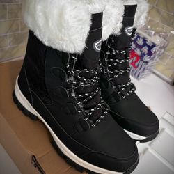 New‼️Women’s size 11 Winter boots (with THE FUR 😁) 
