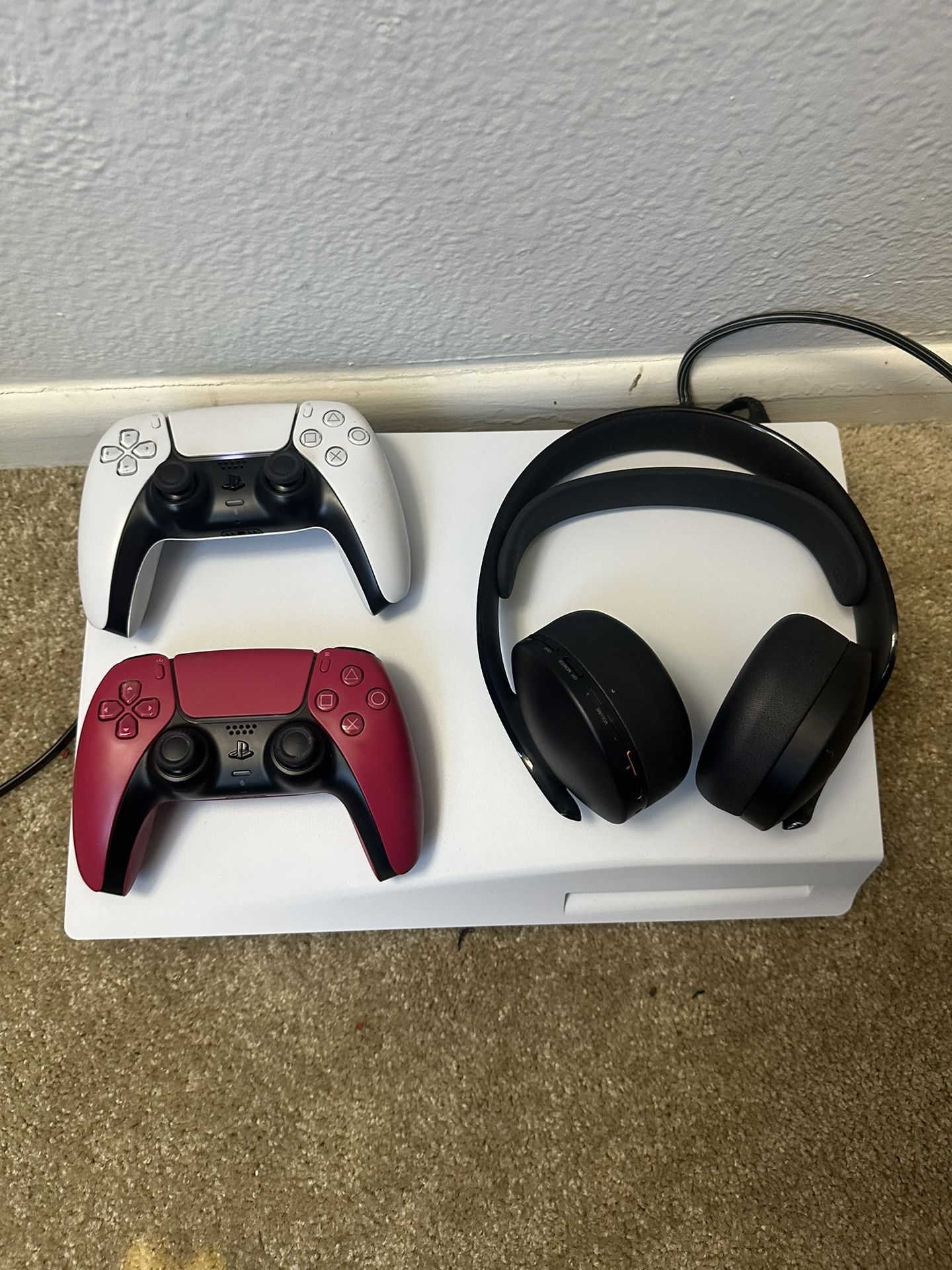 PS5, 2 controllers, headset