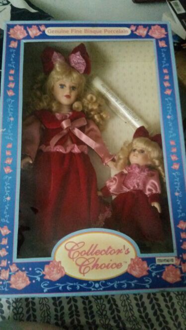 DANN DEE Genuine Fine Bisque Porcelain Colector's Choice set of 2 DOLLS #971463