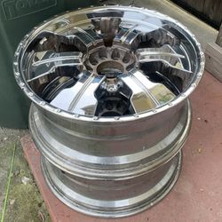 chrome wheels/rims. Set of 4 in good condition.