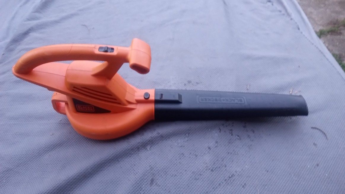 Electric Plug In Leaf Blower Works Perfect In Like New Condition