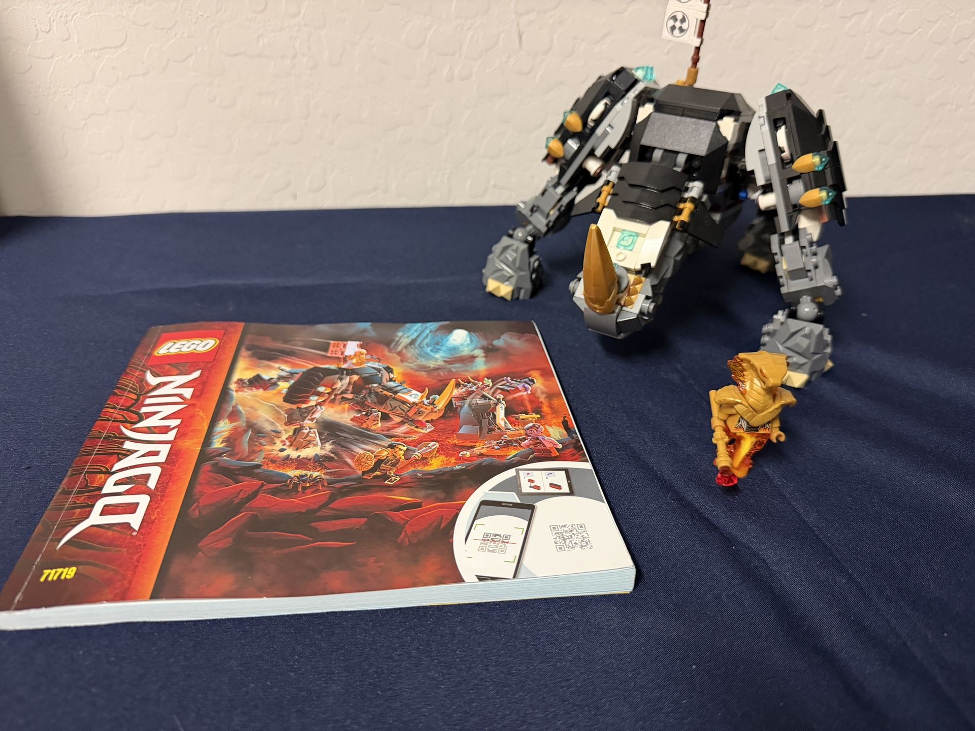 LEGO NINJAGO: Zane's Mino Creature (71719) and Aspheera Minifig