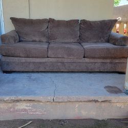 SILLÓN GRANDE EN BUEN ESTADO $60 FIRME 