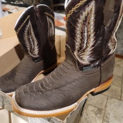 Boys Boots Size 3 In New Condition 