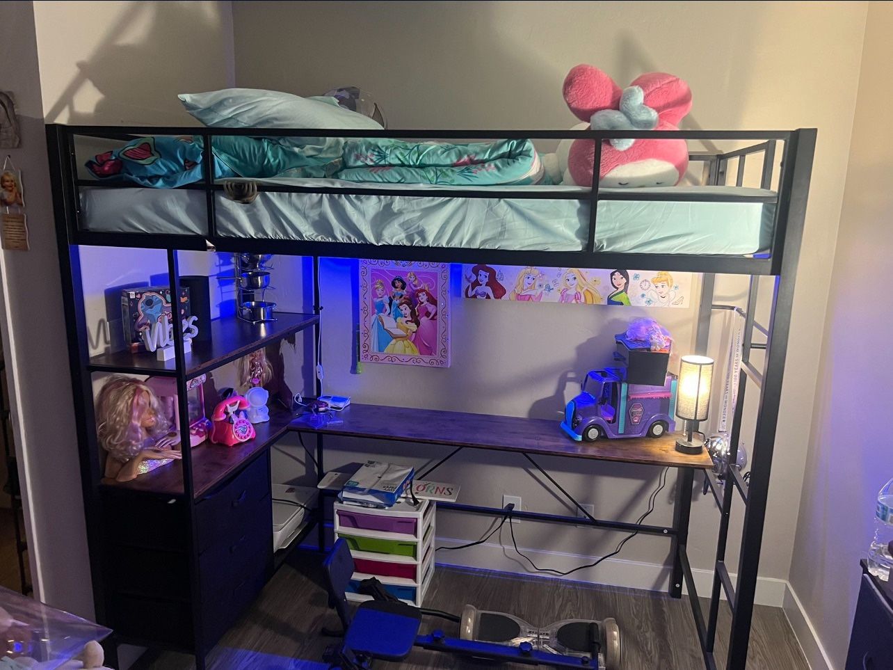 Bunkbed/ Twin Size Loft bed (Price negotiable)