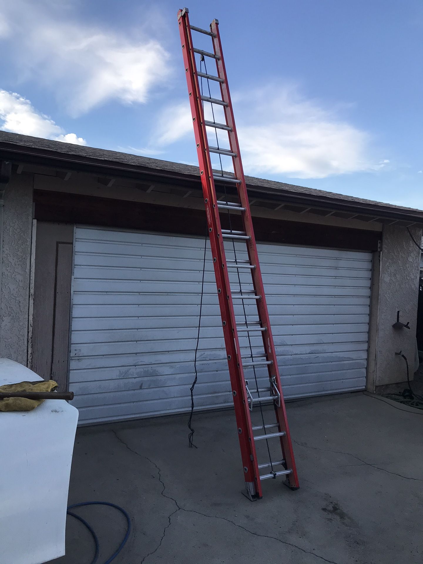 Werner fiberglass 32’ extension ladder 300 lbs rated escalera 32 pies foot feet good condition $$240 in Ontario 91762