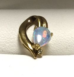 14K Yellow Gold Pendant with Fire Opal and Diamond