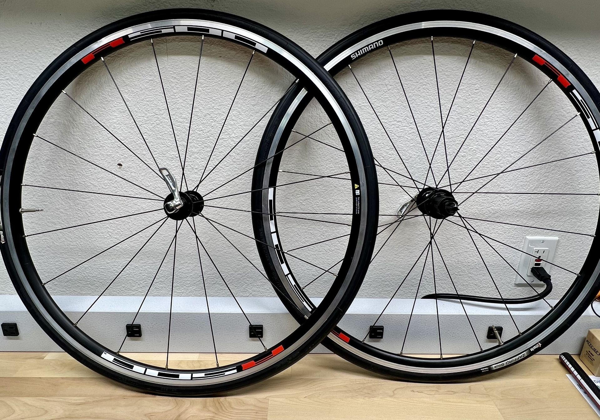 Shimano R500 Wheelset + Vittoria Tires