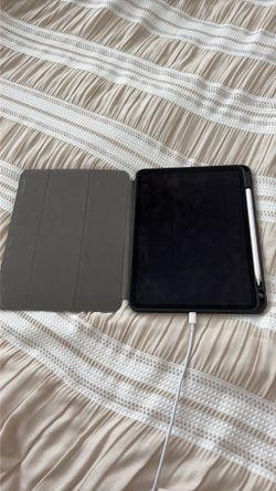 iPad Pro 11 1st Gen 64GB Grey w/ Apple Pencil