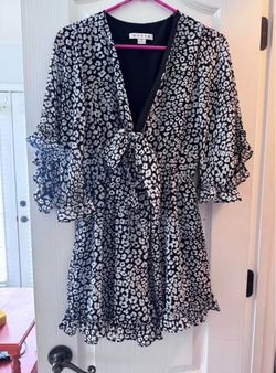 Shorts romper with low front tie keyhole Size S