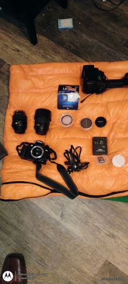 Nikon 3000 camera and bundle lens package