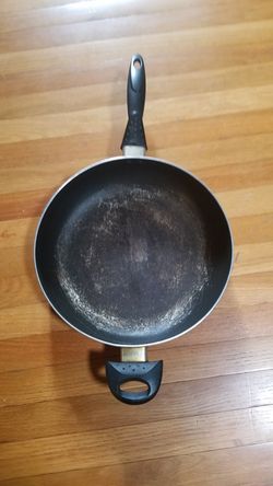 LARGE. FRY PAN