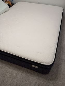 Queen bed set