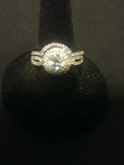 Beautiful Halo Wedding Ring set