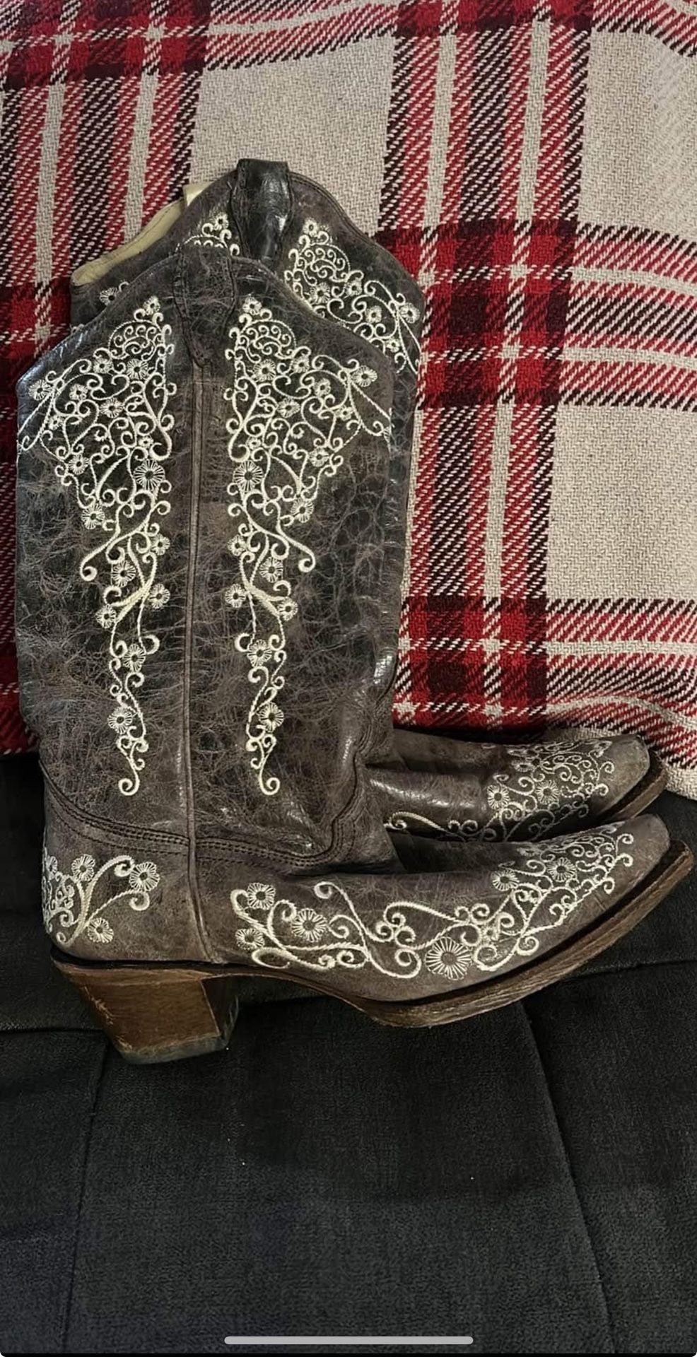 Corral Vintage Women’s Lace Cowboy Boots