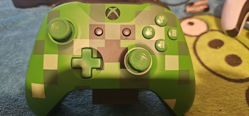 Xbox One Minecraft Controller