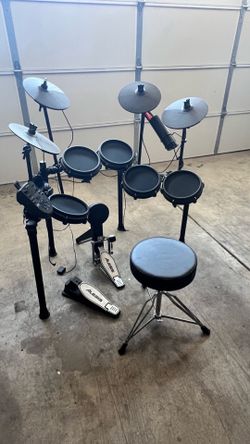 Alesis Nitro Max 10-Piece Electronic Drum Set