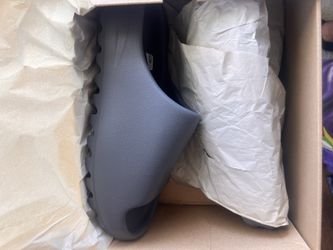 Yeezy Slides 10