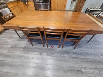 Dining table set 👌 chairs.