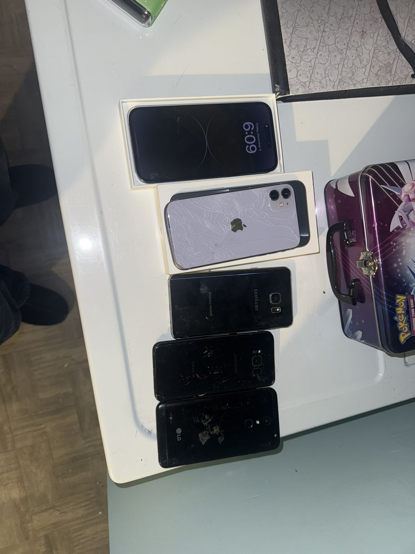 Phone lot(iPhone 11- iPhone 14 Pro Max and more!