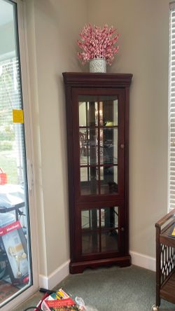 Hurry- Pair of CORNER CURIOS