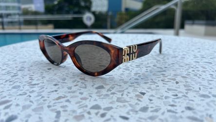 Sunglasses/ Lentes de sol