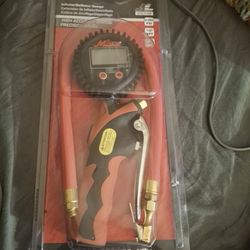 Milton Inflator/Deflator  With Gauge 