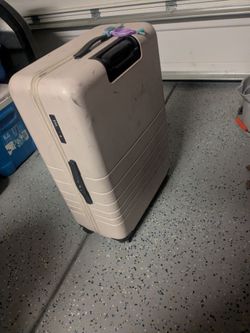 Monos Hardside Spinner Suitcase