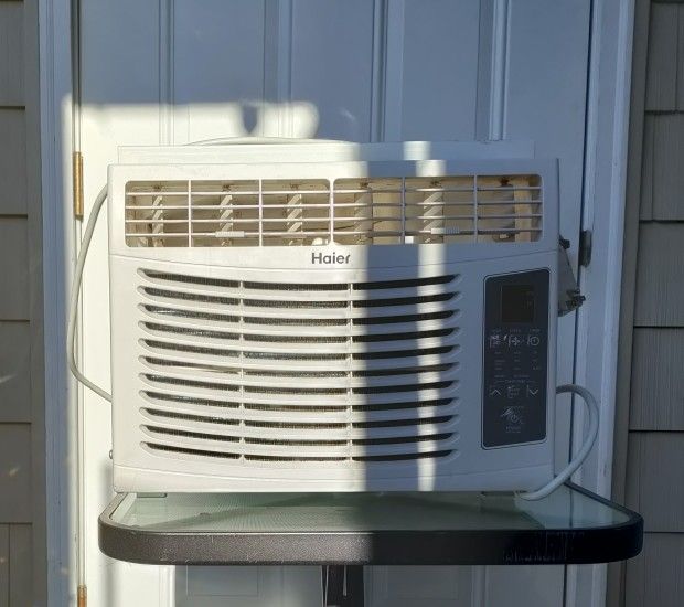 Haier HWR05XCR-L 5,000 BTU Window Air Conditioner with Remote, 115V