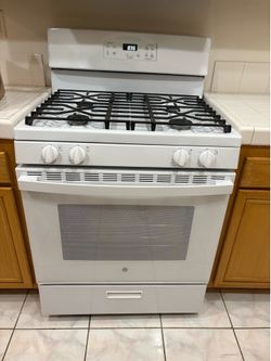 Great Condition GE Gas Range – Model JGBS61DP1WW – $350