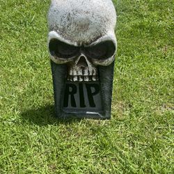 Skeleton Tombstone 
