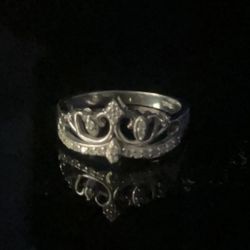 925 Sterling Silver Ring With Zirconia Size 7     $15
