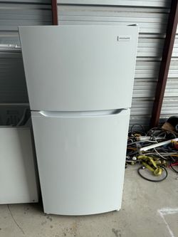 Frigidaire top and bottom Fridge Freezer