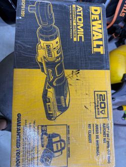 DEWALT Atomic 20V Brushless 1/2" Ratchet Kit