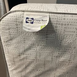 CRIB OR TODDLER BED SEALY COZY EXTRA FIRM