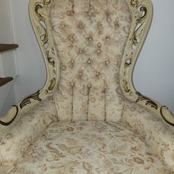 2 Beautiful Living Room Chairs 